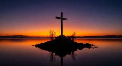 Cross at Sunset Lake Wallpaper HD 4K - Aesthetic Religious Background