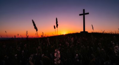 Spiritual Christian Cross at Sunset Wallpaper HD 4K Aesthetic Background