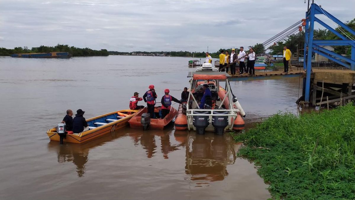 Ketua DPD Golkar Kubu Raya melompat ke sungai