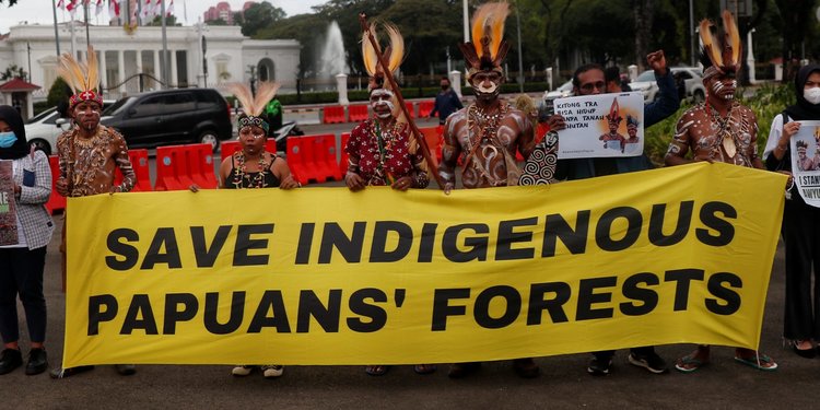 Suku Awyu Demo di Istana Merdeka