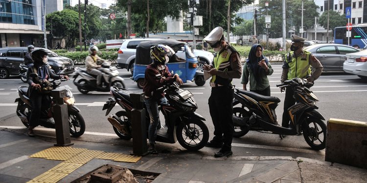 Tilang manual di Jakarta kembali diberlakukan